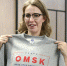 Шкуренко подарил Собчак свой свитшот с принтом Make Omsk great again - ИА Новый Омск