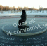 Омичи обсуждают женщину, севшую на памятник воинам – интернационалистам   [ФОТО]   - РИА Омск-Информ
