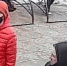 Полицейские все ещё ищут грабителя, растянувшегося на асфальте, и просят омичей сообщить о его местонахождении (ВИДЕО) - Вечерний Омск