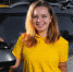 "Она сказала, что не хочет учиться у ребёнка". Интервью с девушкой, обучающей омичей вождению - ИА Омск здесь