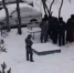 Красный — опасный. В Омске Chevrolet протаранил несколько заборов во дворе дома - Gorod55.Ru