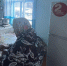Дело возбудили на подростков, которые издевались над пенсионеркой под Новосибирском - Om1.Ru