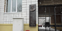 Мэр Омска Шелест и меценат Козубенко открыли мемориальную доску Александру Пушнице - СуперОмск