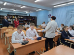 Ольга Степанова поделилась семейными традициями празднования Нового года с омскими школьниками