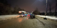 В Омске иномарка врезалась в пассажирский автобус — водитель погиб на месте - ИА Омскрегион