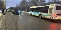 Легковой автомобиль столкнулся с пассажирский автобусом. - Gorod55.Ru
