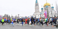 В Омске прошел самый большой Рождественский полумарафон - Gorod55.Ru