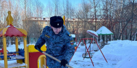 Помогли расчистить снег на территории детского дома - УФССП России