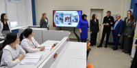 Губернатор Омской области Хоценко и министр просвещения Кравцов посетили педагогический «Кванториум» в ОмГПУ - Газета Омский пригород