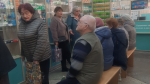Омские пенсионеры часами стоят в очереди за лекарствами
