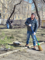 Депутаты горсовета приняли участие в субботнике на избирательных округах