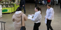 Волонтеры помогают омичам проголосовать за объекты, которые благоустроят в 2026 году - ИА Омскрегион
