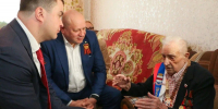 Виталий Хоценко и Сергей Шелест вручили двум участникам Великой Отечественной войны удостоверения «Почётный гражданин Омска» - Единая Россия