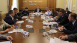 Хоценко потребовал жестко контролировать ремонт омских школ и больниц
