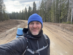 Омич Андрей Неридный завершил благотворительный забег "Кеды деда"