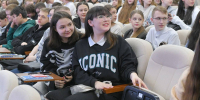 Участница ярмарки трудоустройства в Омске получила работу в «Сбере» - 12 канал
