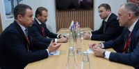 Виталий Хоценко обсудил на полях ПМЭФ-2025 проекты холдинга «Русклимат» в ОЭЗ «Авангард» и инициативы Омского землячества - Газета Омский пригород