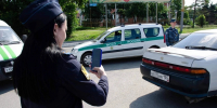 На основной омской магистрали арестовали четыре автомобиля омичей за долги - Комсомольская Правда