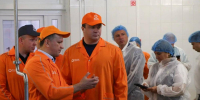Глава региона Виталий Хоценко оценил технологический уровень предприятия «Ястро»  - Правительство Омской области