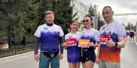 Крыши Любинского проспекта украсили футболки участников Сибирского международного марафона - ИА Омскрегион
