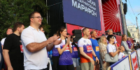 Виталий Хоценко принял участие в открытии Сибирского международного марафона - 12 канал