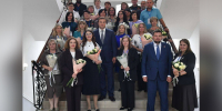 Виталий Хоценко встретился с педагогами подшефного Стаханова - 12 канал