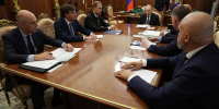 Сергей Кравцов на совещании с членами Правительства РФ доложил Владимиру Путину о готовности школ к началу учебного года - Минобразования Омской области