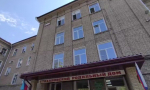 Омские строители выполняют ремонт в Стахановском родильном доме