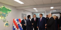 Анатолий Серышев и Виталий Хоценко осмотрели школу №11 в Омске - Газета Омский пригород