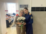Следователи следственного управления пришли в родные школы, чтобы поздравить педагогов с Днем учителя