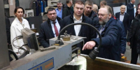 Губернатор Виталий Хоценко посетил омские промышленные предприятия - Газета Омский пригород