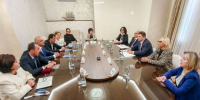 Губернатор Омской области Виталий Хоценко обсудил социальное предпринимательство с делегацией из Абхазии - ИА Омскрегион