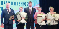Виталий Хоценко вручил награды работникам пищевой и перерабатывающей промышленности Омской области - 12 канал