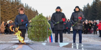 В Омске почтили память Героев Отечества минутой молчания и возложением цветов к монументам воинской славы в Парке Победы - Газета Омский пригород