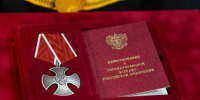 Виталий Хоценко и Сергей Махорин вручили ордена Мужества пограничнику и семье героя - Газета Омский пригород
