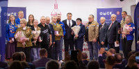 Губернатор Омской области наградил медалями ветеранов движения студенческих отрядов в честь 30-летия Омского землячества - Om1.Ru