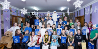 Волонтеры Омского НПЗ вручили детям более 2000 новогодних подарков - Комсомольская Правда