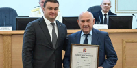 Виталий Хоценко вручил благодарственные письма работникам и ветеранам прокуратуры Омской области - 12 канал