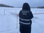 Следственным управлением СК России по Омской области проводится проверка по факту смерти мужчины, провалившегося под лед вместе с транспортным средством
