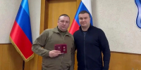 Виталий Хоценко вручил бойцам в зоне СВО региональные награды и дополнительную технику - Правительство Омской области