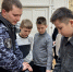 Сотрудники Росгвардии провели урок мужества для школьников в Омске - Росгвардия
