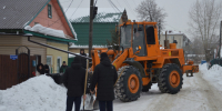 В Советском округе «Снежный десант» помог с уборкой снега семьям участников СВО и ветеранам. - Администрация города