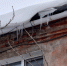 Омичам рассказали, кто должен убирать сосульки с кровли - Вечерний Омск