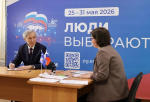 Депутат Заксобрания Омской области Мурат Адырбаев подал документы на участие в праймериз «Единой России»