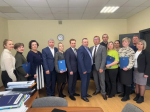 Депутаты горсовета поблагодарили работников ЖКХ за труд.