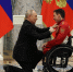 Президент Путин встал на колено при награждении паралимпийца Голубкова - СуперОмск