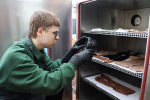 Молодой омский ученый разработал компрессионные чулки, которые сами регулируют температуру