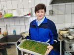Чем кормят бегемота, сурикатов и аксолотля: Большереченский зоопарк показал свою кормокухню