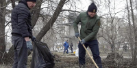 Виталий Хоценко принял участие в субботнике вместе с командой - Правительство Омской области