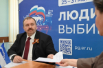 Таймас Абдуалинов и Александр Динкелакер заявились на участие в предварительном голосовании «Единой России»